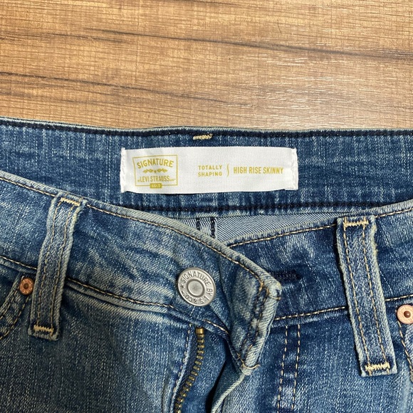 High rise skinny Levi’s - Picture 2 of 4